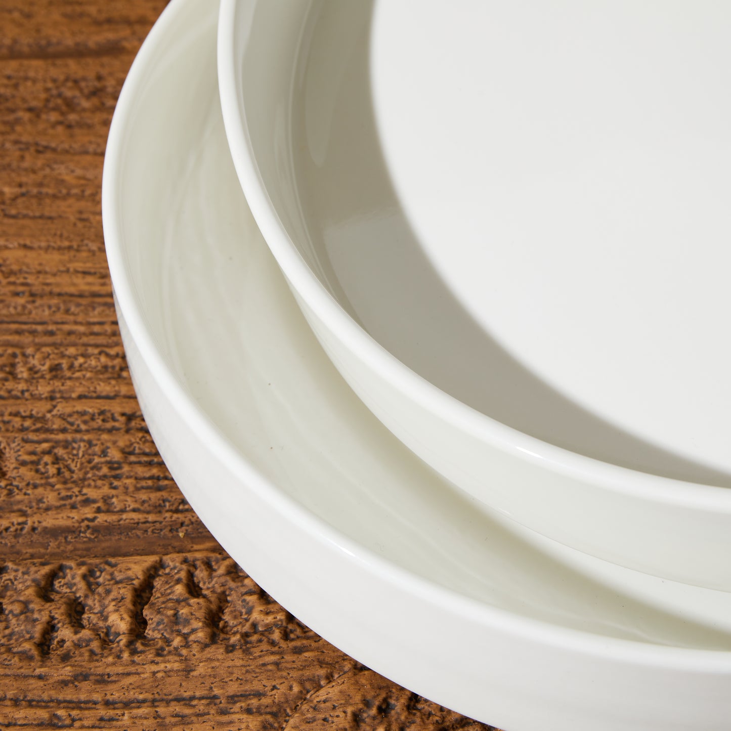 Cloudware Large White Plates – 42oz Porcelain Salad Serving Plates Set of 2, Stackable Dinnerware for Pasta, Salad, and More, Microwave & Dishwasher Safe
